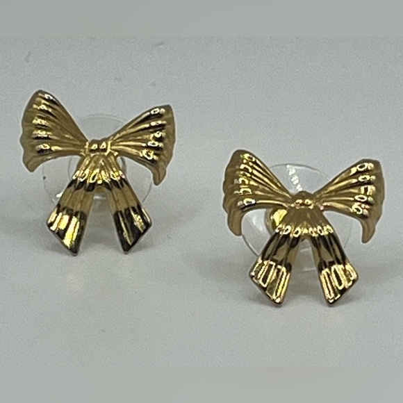 ✨ Vintage Gold Bow Stud Earrings ✨ - Picture 3 of 4